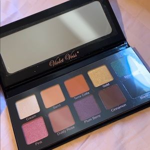 Violet Voss Essentials eyeshadow pallet